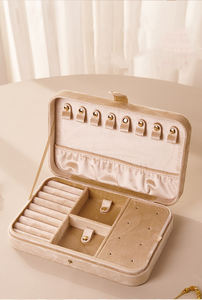 Cajas de Regalo de Joyería Rectangulares Portátiles de Terciopelo Premium de Gran Capacidad para Mujer, con Logotipo Personalizado al por Mayor - Product Image 6