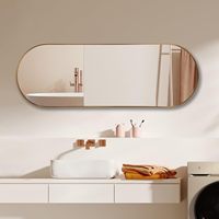 Miroir mural ovale avec cadre en aluminium doré opulent ornement de salon maison réflexion complète du corps pour un habillage gracieux et élégant.