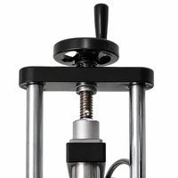 Machine de remplissage de liquides cosmétiques, de boissons et d'eau pneumatique semi-automatique de haute précision pour les bouteilles de shampoing et de lotion