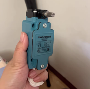 Oferta Especial: Interruptores de Límite Industriales Serie GLL, Interruptor Universal GLLA01A2Y/ GLLA01A1B/ GLLA01A2B - Product Image 3