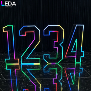LEDA Éclairage Numérique Extérieur pour Événements, Grandes Lumières Numériques RGB Pliables et Détachables en Métal pour Mariages - Product Image 1