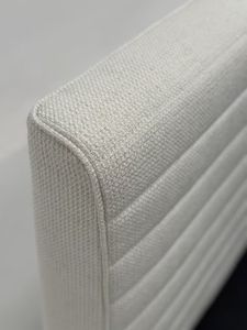 Estructura de cama tapizada beige cómoda moderna con cabecero acolchado Muebles de dormitorio elegantes con estilo suave - Product Image 5