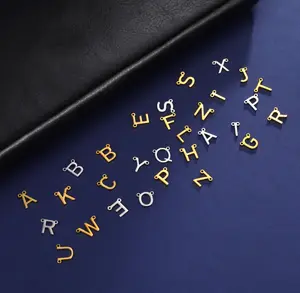Pequeña cantidad DIY nombre personalizado collar Ting letra encantos oro y acero inoxidable 8 mm pequeño alfabeto pulsera colgante