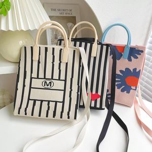 Borsa da viaggio con borsetta a tracolla firmata uncinetto - Product Image 5