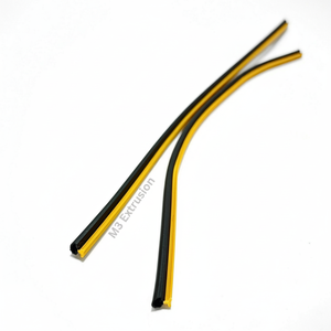 เครื่องอัดขึ้นรูปแผ่นพีวีซีงานตามสั่งสำหรับใช้ในอุตสาหกรรมงานก่อสร้างรางหน้าต่างงานตัดอัดรีด - Product Image 1