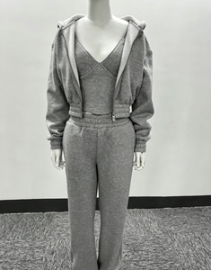 Completo Set Tuta da <span class=keywords><strong>Donna</strong></span> di Lusso Firmata Personalizzata 2026 Nuovi Arrivi: Felpa con Cappuccio, Top a Fascia e Pantaloni Sportivi (3 Pezzi) - Product Image 4