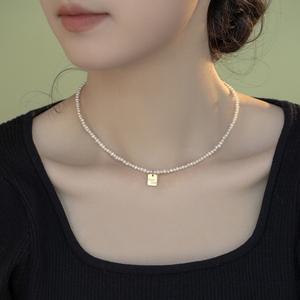 Collar de Perlas de Agua Dulce Naturales, Ligeras y Lujosas, con Letras Modernas, Colgante de Etiqueta, Collar de Perlas para Clavícula Extremadamente Pequeño - Product Image 3