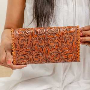 LW Western Style Hair On Hide Brown Tooled Fur Leather Clutch Mujeres Diseñado Monedero Venta caliente Tooled Leather Cartera única - Product Image 4