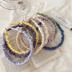 إكسسوارات شعر أنيقة من قماش الساتان ربطات رأس نحيفة مكشكشة للنساء والفتيات - Product Image 3