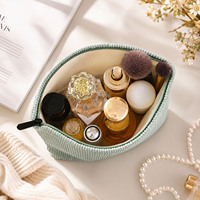 Pochette de maquillage en velours côtelé avec nom brodé personnalisé, trousse de toilette pour fête nuptiale, cadeaux pour enterrement de vie de jeune fille