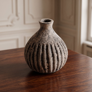 Este florero de cerámica mate de estilo rústico, hecho a mano con arcilla de terracota, es perfecto para la decoración estética del hogar. - Product Image 3