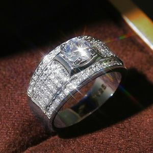 Anello da Uomo alla Moda, Stile Business Audace, in Lega, Aperto e Regolabile, Gioiello Minimalista Moderno - Product Image 1
