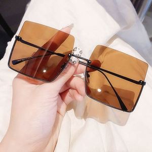 Gafas de Sol Cuadradas Extra Grandes de Media Montura para Mujer, de Aleación, con Degradado Negro y Azul, de Alta Calidad, Venta al por Mayor 2021 - Product Image 4