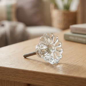 Poignée de meuble en verre transparente faite à la main en forme de fleur, poignée florale Shri Govind International pour armoire, tiroir, placard - Product Image 3