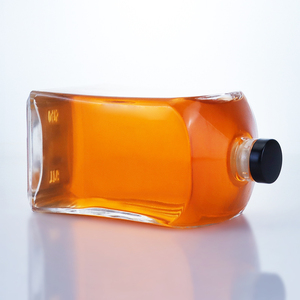 Bouteille à spiritueux en <span class=keywords><strong>verre</strong></span> plat incurvé unique de 750 ml avec givrure et gravure, style moderne de luxe, bouchon à vis pour <span class=keywords><strong>whisky</strong></span>, brandy, vodka - Product Image 3