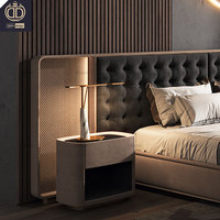Ensemble de meubles de chambre à coucher modernes italiens de luxe en cuir haut de gamme, lit king size moelleux et capitonné réglable