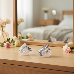 Pinces à cheveux transparentes en forme de griffe de baleine, design gestuel tendance pour femmes et filles - Product Image 2