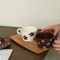 Tasse à café en céramique à motif floral dessiné à la main, faite à la main, irrégulière, à large ouverture, pour le petit-déjeuner, le lait et les boissons chaudes
