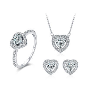 Juego de Collar y Pendientes de Plata de Ley 925 con Moissanita Corte Corazón Color D VVS1, Certificado GRA, Joyería Nupcial - Product Image 1