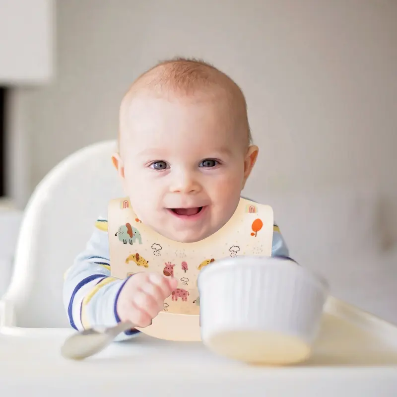 Novo Estilo Bonito Padrão Waterproof Baby Teething Bibs Crianças Silicone Alimentação Baby Bib com Food Catcher