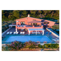 Villa flottante moderne, nouvelle tendance, maison sur l'eau, maison préfabriquée, restaurant aquatique pour île en mer, plage, lac, rivière