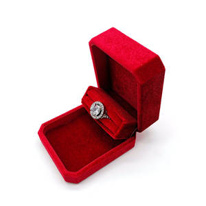 Joyero de terciopelo de lujo con logotipo personalizado para anillos, caja de embalaje de regalo personalizable para joyería - Product Image 1