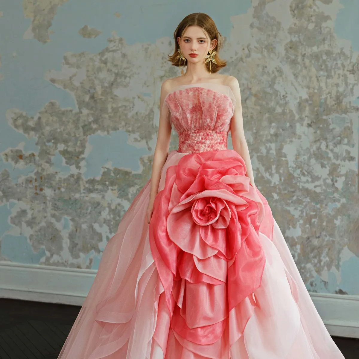 مجموعة جديدة فريدة من نوعها فستان زفاف الأميرة بدون حمالات مصنوع يدويًا بتصميم زهور ثلاثي الأبعاد مع فستان كرة القطار