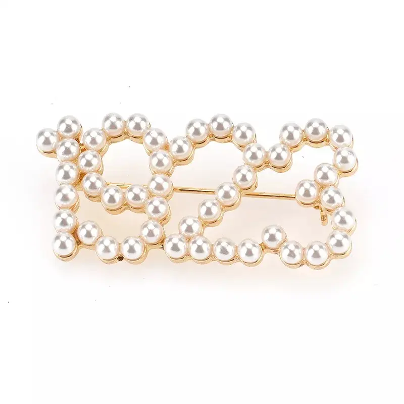 Customized Alloy Base Pave Pearl Any Words Designed Pin Brooch Gold Plated Pearl Letter Brooch Alphabet