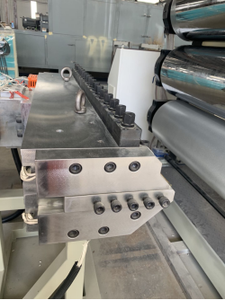 Ligne d'extrusion de feuilles de plastique PE d'usine, machine de fabrication de visières de chapeau - Product Image 4