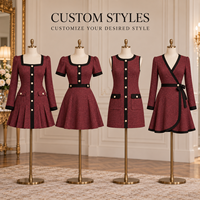 Robe Courte Formelle en Tweed pour Femme avec Bordure Contrastante, Boutons Décoratifs, Col Carré et Manches Longues, Jupe Plissée – Vente en Gros