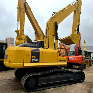 Excavatrice sur chenilles d'occasion en bon état, modèle PC220-7/PC220, avec godet de 0,8 m³ et forte puissance de creusement - Product Image 1
