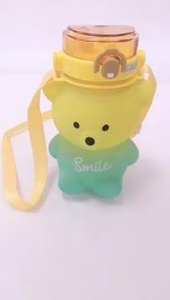 Toptan sevimli Kawaii ayı su şişesi plastik büyük kapasiteli içme şişesi çocuk su şişesi için kayış ile - Product Image 4