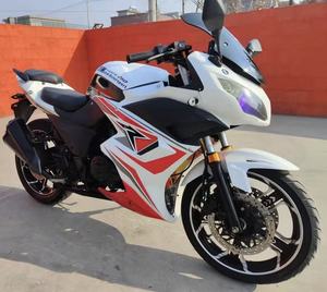 Moto sportive Kawasaki <span class=keywords><strong>S</strong></span> modèle d'occasion à essence : Puissance à haut rendement, excellente performance de maniabilité et design élégant pour les motards du monde entier - Product Image 3