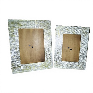 กรอบรูปโลหะทรงสี่เหลี่ยมผืนผ้าพร้อมลวดลายเรขาคณิตพิมพ์นูนแบบแนวนอน - Product Image 1