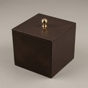 Boîte à montres haut de gamme en bois massif de noyer noir du Vietnam, personnalisée, avec couvercle. - Product Image 1