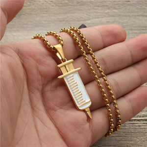 Collier à pendentif seringue en or à la mode, chaîne en alliage de zinc pour hommes, femmes, étudiants, couples, bijoux tendance - Product Image 3