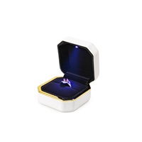 En gros Led Lumière PU Cuir Bijoux Emballage Personnalisé De Luxe Anneau Collier Boucle D'oreille Bracelet Led Boîte À Bijoux Avec Led Lumières