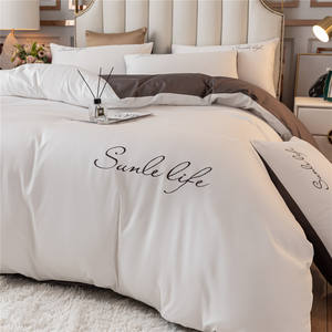 Parure de lit 4 pièces de luxe en coton 300 fils, écologique, lavable, toutes saisons, avec taies d'oreiller brodées et couette, tailles Queen/King - Product Image 2