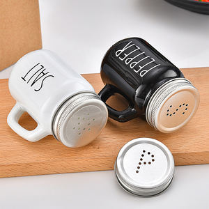 Bocaux à épices pour herbes de cuisine Mini salière et poivrière en verre noir et blanc avec couvercle personnalisé - Product Image 2