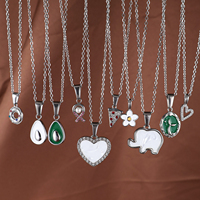 Vente en gros Collier en acier inoxydable plaqué argent Collier pour femmes Accessoires Bijoux Fleur Cerise Coeur Pendentif Collier à breloques