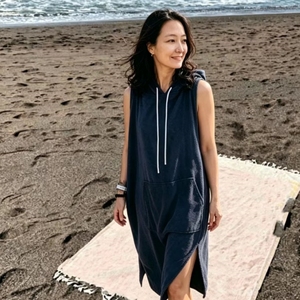 Strandbadjas met capuchon voor volwassenen, 100% katoenen badstof, surfponcho met trekkoord voor strand, zwemmen en surfen - Product Image 1