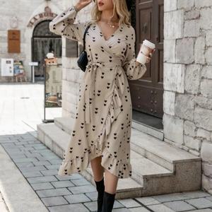 Vestido midi acampanado con cuello en V, estampado de corazones, volantes y lazo lateral, de manga larga y corte regular, al por mayor - Product Image 6