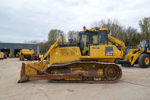 Usado para Komatsu D65P Bulldozer a la venta Componentes centrales que incluyen cojinete y motor para Komatsu D65 Dozer - Product Image 2