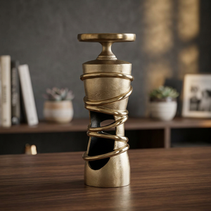 Lanterne cylindrique dorée Garden Glow avec design en maille pour la décoration de la maison, luminaire suspendu en métal durable - Product Image 2