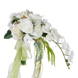 <span class=keywords><strong>Bouquet</strong></span> de mariage Saint Valentin fait à la main de luxe <span class=keywords><strong>Bouquet</strong></span> de mariée <span class=keywords><strong>blanc</strong></span> fleurs artificielles <span class=keywords><strong>vert</strong></span> thème sauvage cascade Rose <span class=keywords><strong>Bouquet</strong></span> - Product Image 5