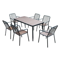 Ensemble de tables et chaises de jardin de style américain en métal avec structure en fer, idéal pour les petites cours et les salons de thé.