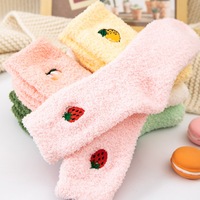 Dameskousen tot halverwege de kuit, koraalfleece, gebreide sokken, Japanse stijl, fruitborduurwerk, pluche, winter, effen kleur, dik, ademend, thermo