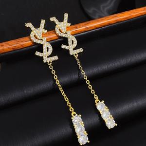 <span class=keywords><strong>Orecchini</strong></span> Pendenti Lunghi con Nappa in Zirconi Placcati Oro con Lettera VSL Marchiata in Zirconia per <span class=keywords><strong>Donna</strong></span> all'Ingrosso - Product Image 6