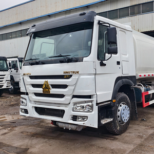 Camion-citerne à carburant Sinotruk Howo de 20 000 <span class=keywords><strong>litres</strong></span> à 25 000 <span class=keywords><strong>litres</strong></span> avec 5 compartiments - Product Image 2