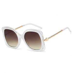 Lunettes de soleil tendance 2021 avec logo personnalisé, monture en métal, monture torsadée, lunettes de soleil surdimensionnées pour femmes - Product Image 5